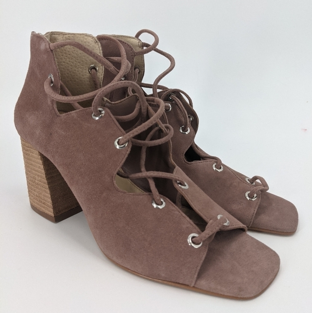 NWOT VINCE CAMUTO Nahara Lace Up Suede Heels